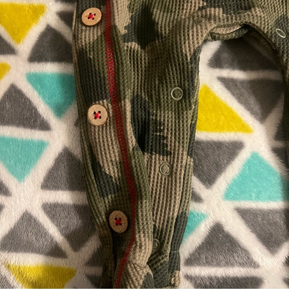Camouflage One Piece 3-6m - Picture 3 of 4
